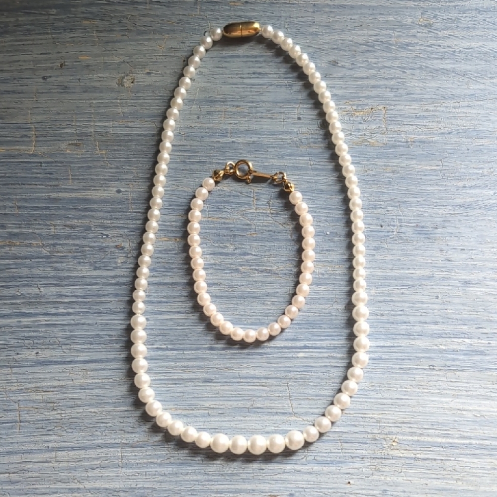 Little Girls White Pearl Necklace & Bracelet Set - Vintage Avon. Easter Perfect!